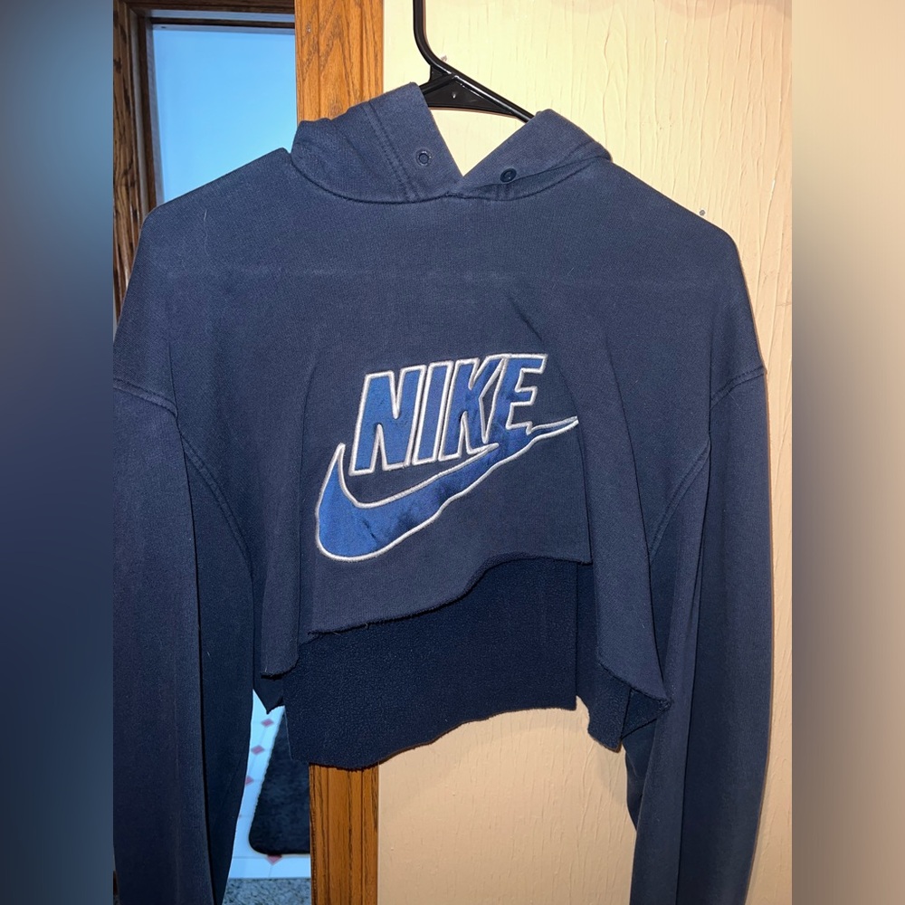 Cropped Nike hoodie